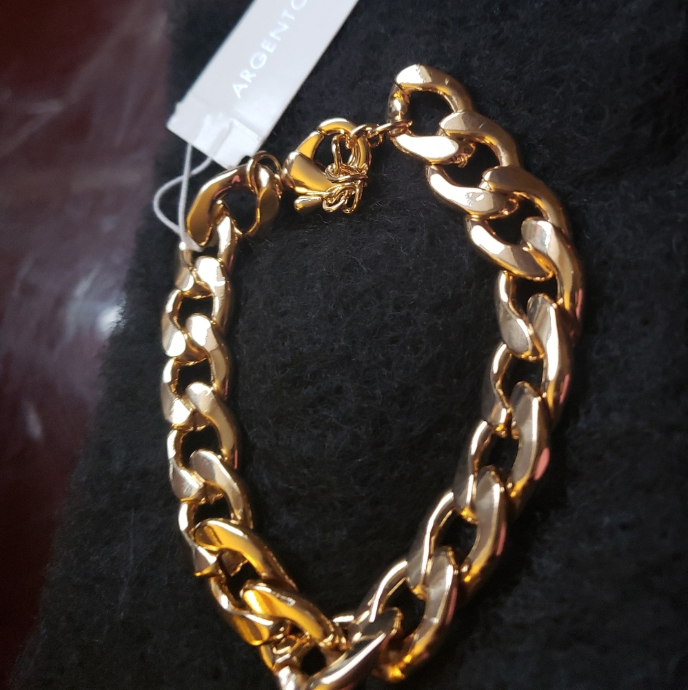 Gold plate bracelet